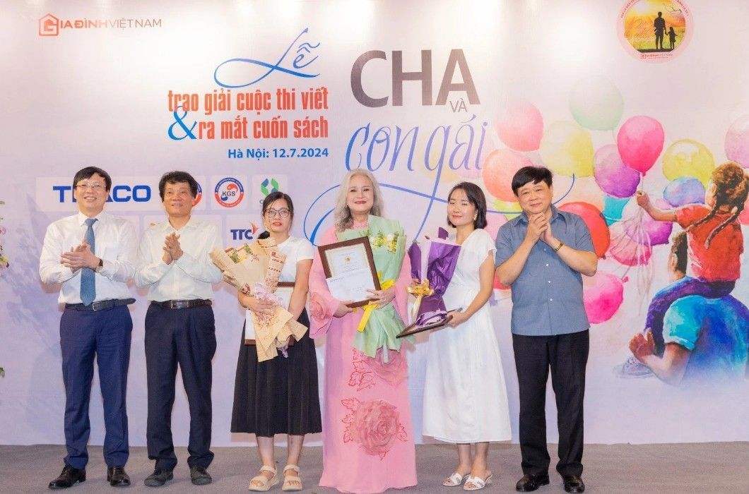 NSND Hoàng Cúc: Nhắc đến cha, những cảm xúc lại tuôn trào